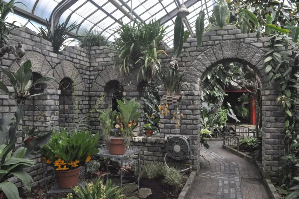 Áreas del jardín botánico de Montreal en cuyo diseño y construcción participó el arquitecto guatemalteco Carlos Martínez. Invernadero de las orquídeas