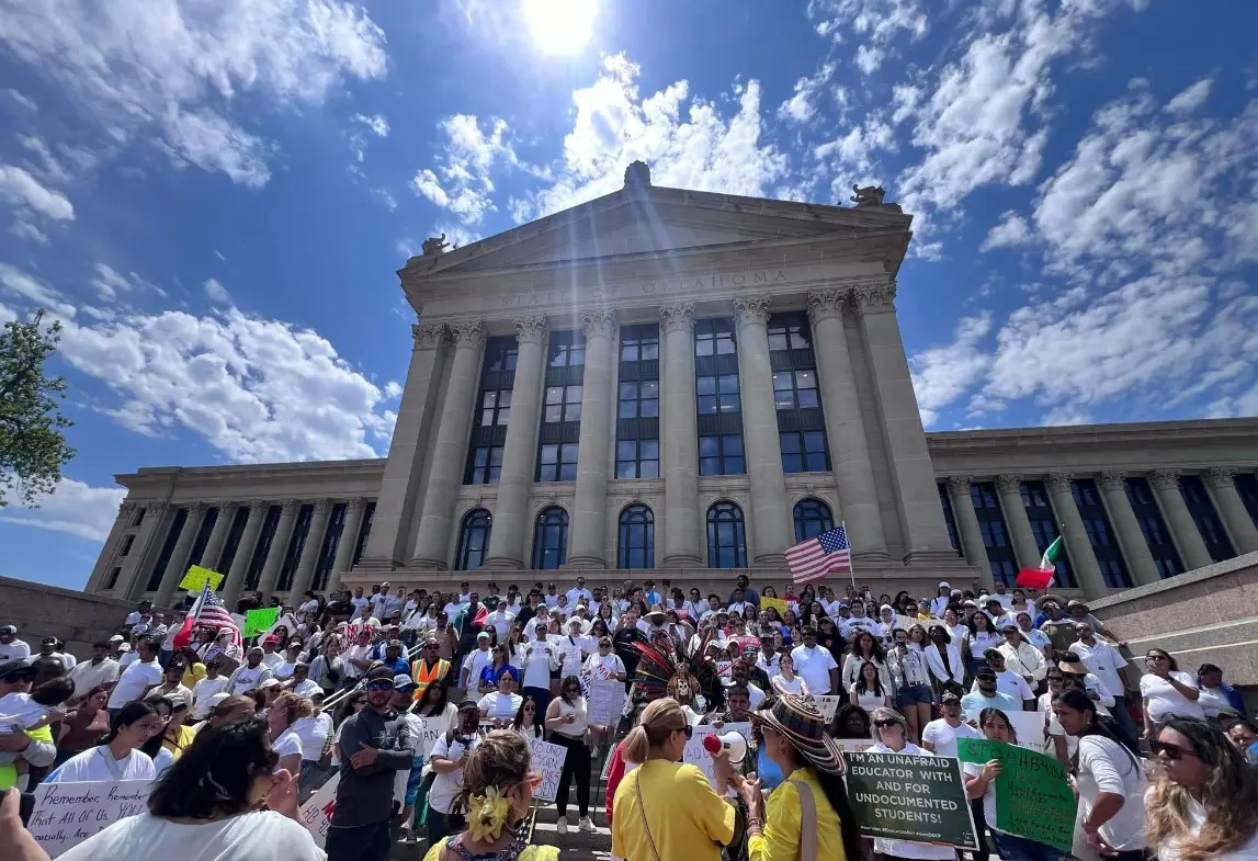 Hispanos se unen para expresar rechazo a ley antimigrantes de Oklahoma