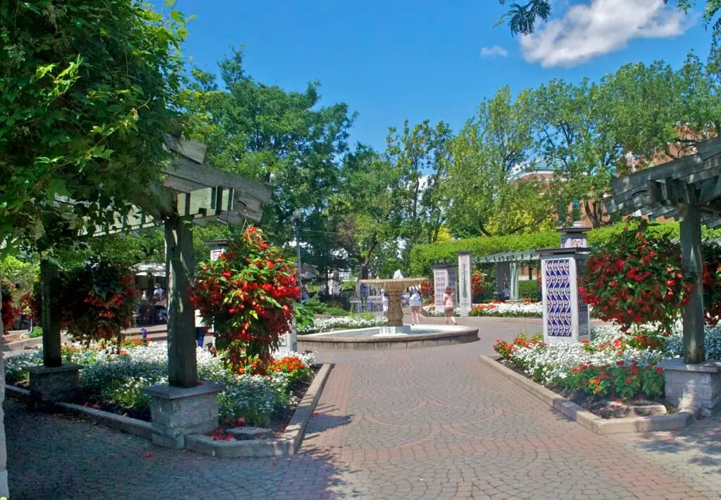 Áreas del jardín botánico de Montreal en cuyo diseño y construcción participó el arquitecto guatemalteco Carlos Martínez. Jardín de la Paz