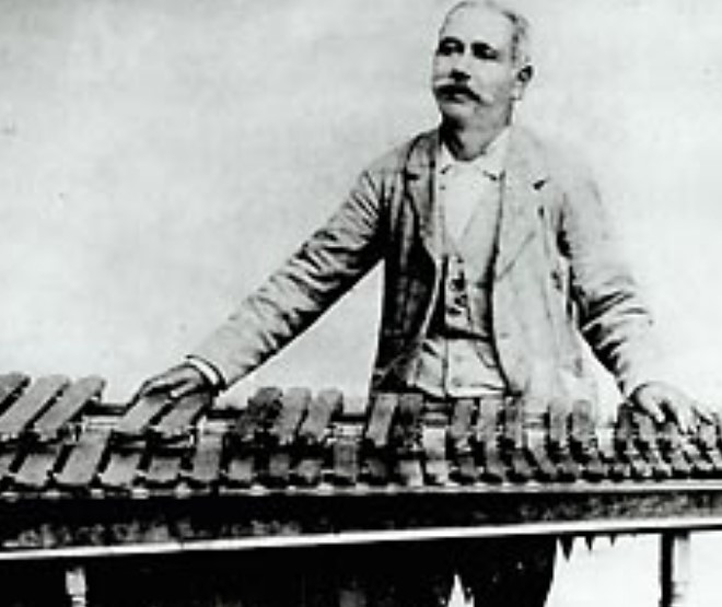 Maestro compositor y fabricante de marimbas Sebastián Hurtado (1827-1913), quien elaboró la primera marimba cromática o de doble teclado, instrumento que sus cuatro hijos llevaron a presentaciones en Estados Unidos. – SoyMigrante.com – SoyMigrante.com
