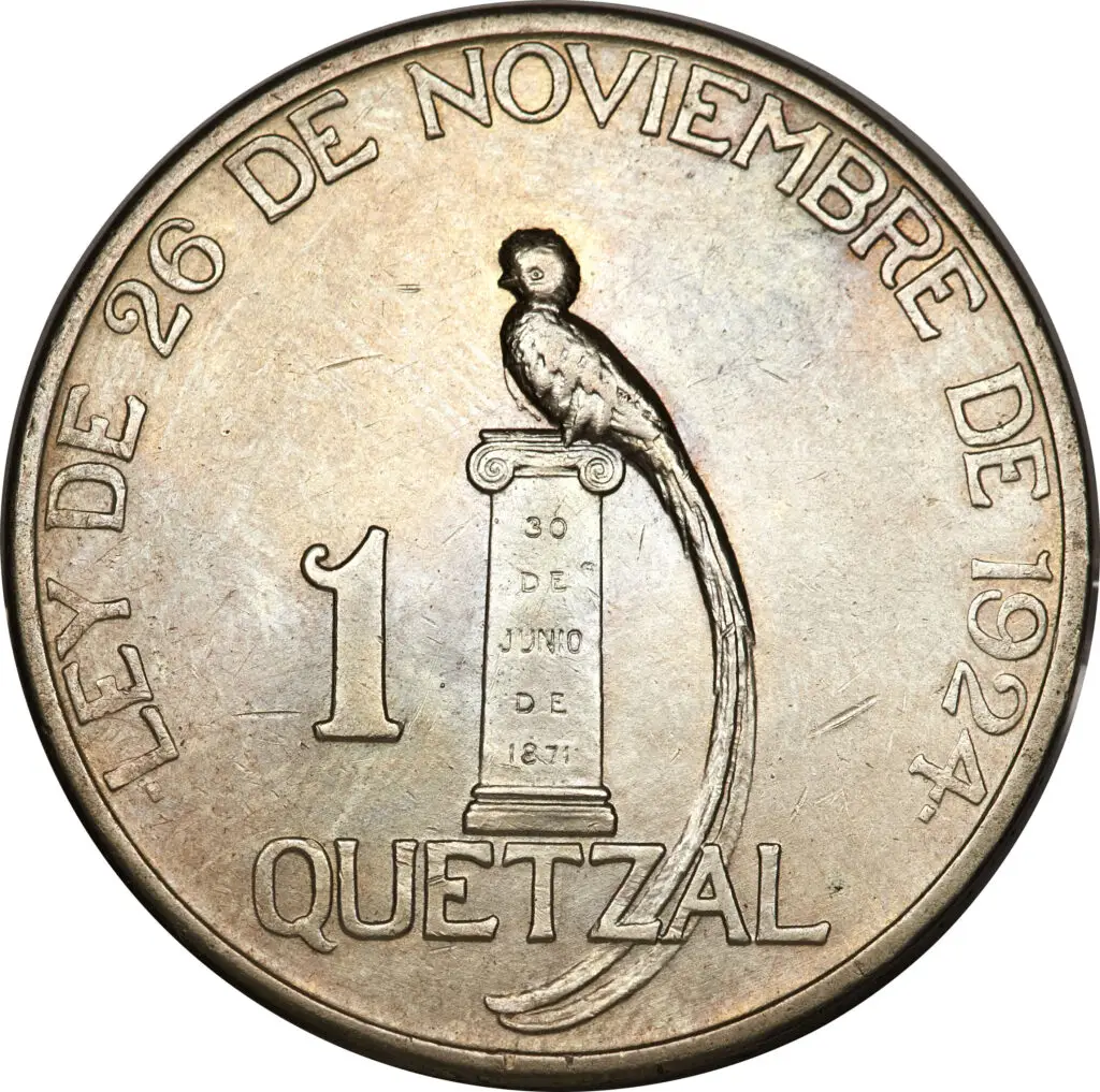 Las primeras monedas de Quetzal empezaron a ser acuñadas en 1925. La reforma monetaria que dio origen a la actual moneda de Guatemala ocurrió en noviembre de 1924. Moneda de Q1