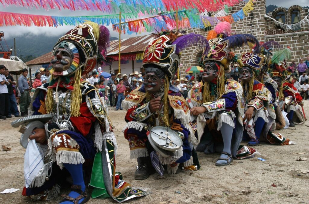 Escena del Baile de la Conquista, en San Juan La Laguna, Sololá, Fotografía cortesía Edwin Castro. – SoyMigrante.com – SoyMigrante.com