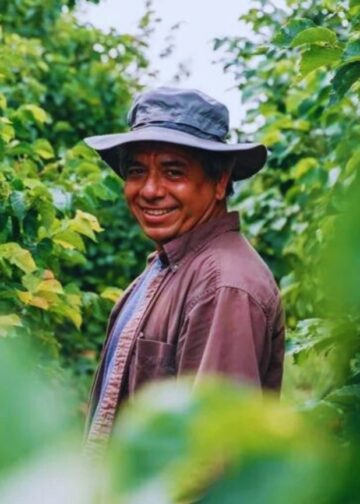 Reginaldo Marroquín Salvatierra, impulsor del modelo Tree Range Farm, guatemalteco radicado en Minnesota desde 1992 y que transforma la industria avícola. – SoyMigrante.com