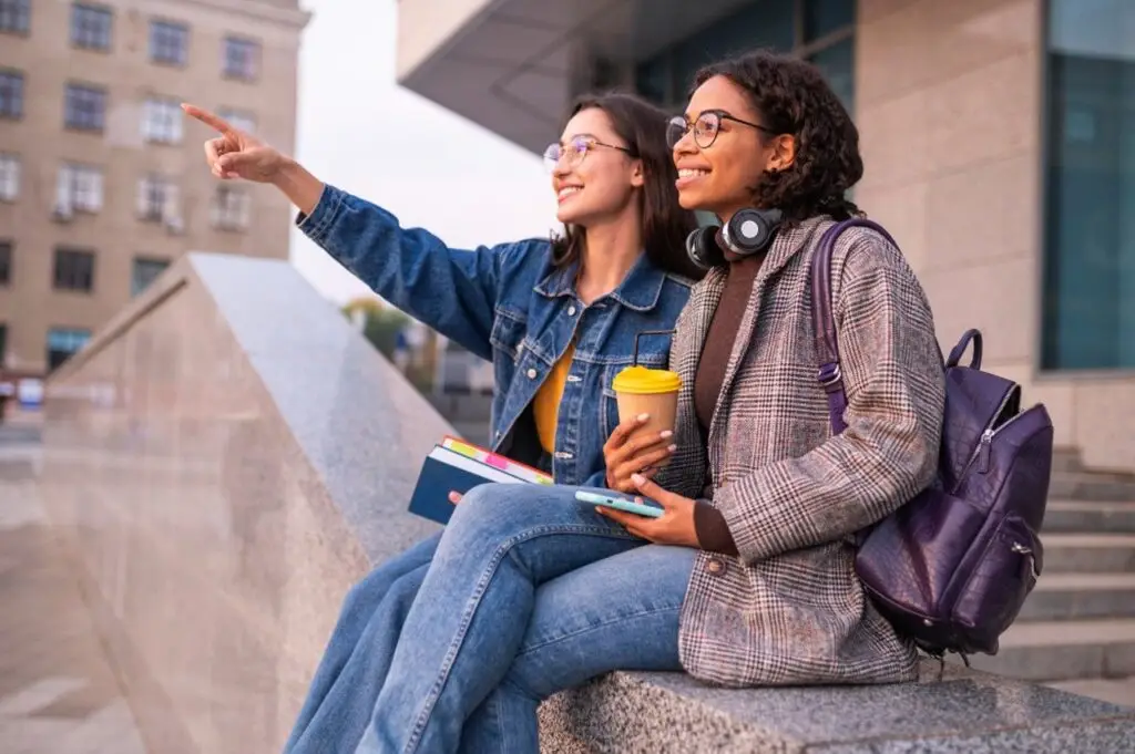 Mujeres hispanas ven mejoras en desarrollo por medio de educación según encuesta – SoyMigrante.com – SoyMigrante.com