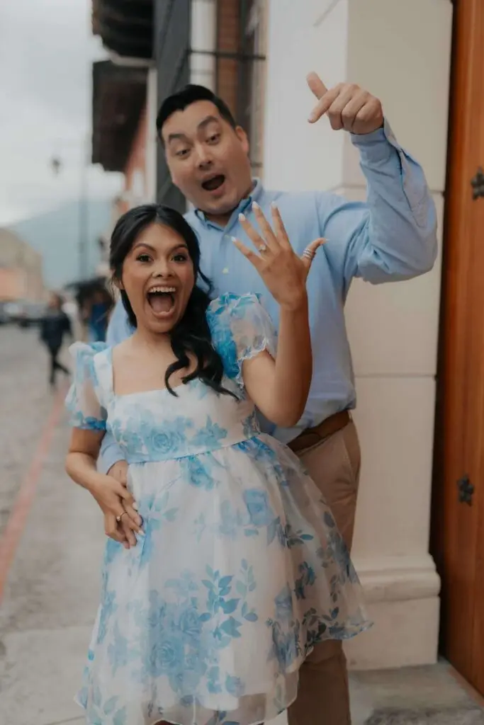 Disfrutamos de la belleza de Antigua Guatemala, la amabilidad de su gente y la excelencia de cada servicio. Es un sueño hecho realidad planificar nuestra boda en Antigua, afirma Elizabeth Cotí, hija de migrantes guatemaltecos. (Fotos cortesía de Elizabeth y Logan)