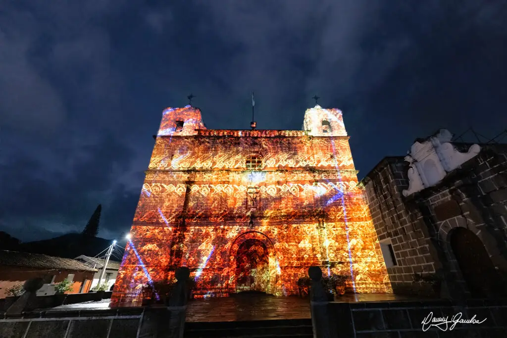 Templo Escuela de Cristo, Antigua Guatemlaa durante espectáculo de mapping en Festival de la Luz. Fotografías cortesía de Danny Gamboa.