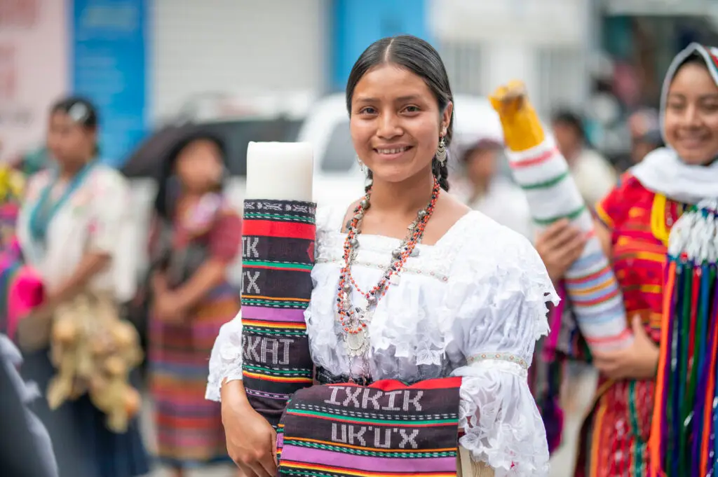 La expresión de valores mayas abarca el aprecio a la naturaleza, a la convivencia armónica, al respeto de las tradiciones. Por ello el Festival Rabin Ajau es una fiesta de identidad. (Foto Abel Juárez) – SoyMigrante.com