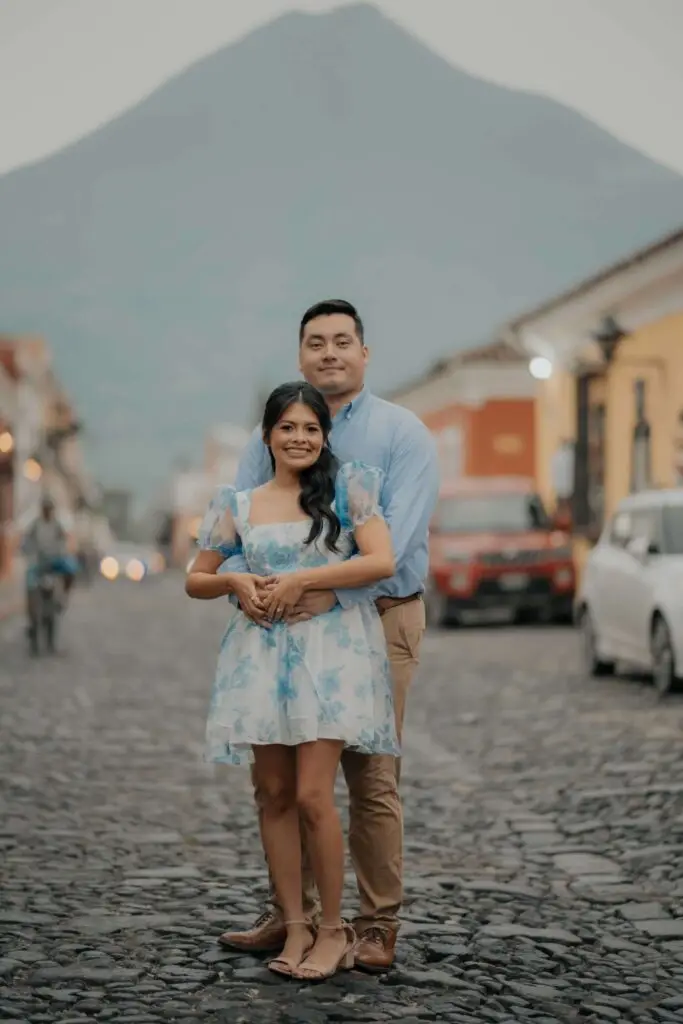 Disfrutamos de la belleza de Antigua Guatemala, la amabilidad de su gente y la excelencia de cada servicio. Es un sueño hecho realidad planificar nuestra boda en Antigua, afirma Elizabeth Cotí, hija de migrantes guatemaltecos. (Fotos cortesía de Elizabeth y Logan)