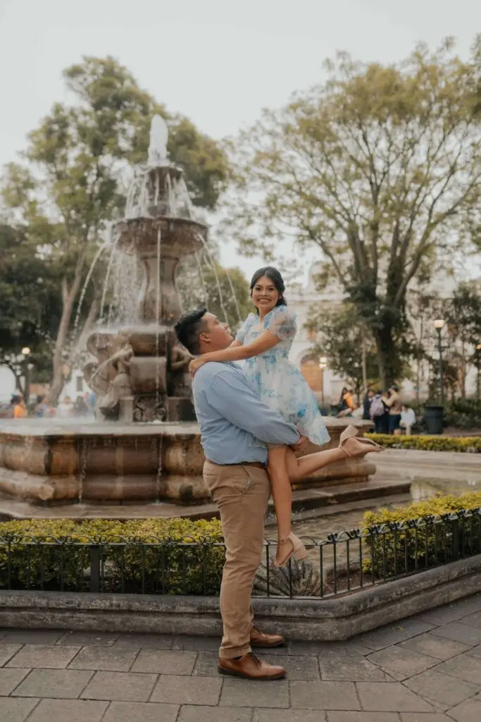 Disfrutamos de la belleza de Antigua Guatemala, la amabilidad de su gente y la excelencia de cada servicio. Es un sueño hecho realidad planificar nuestra boda en Antigua, afirma Elizabeth Cotí, hija de migrantes guatemaltecos. (Fotos cortesía de Elizabeth y Logan)