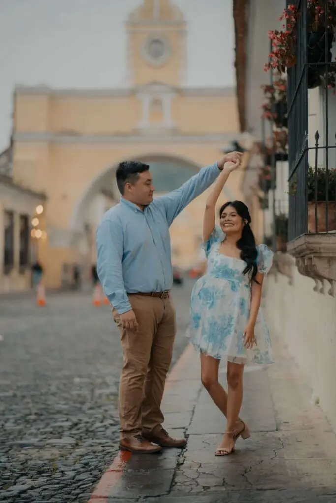 Disfrutamos de la belleza de Antigua Guatemala, la amabilidad de su gente y la excelencia de cada servicio. Es un sueño hecho realidad planificar nuestra boda en Antigua, afirma Elizabeth Cotí, hija de migrantes guatemaltecos. (Fotos cortesía de Elizabeth y Logan)