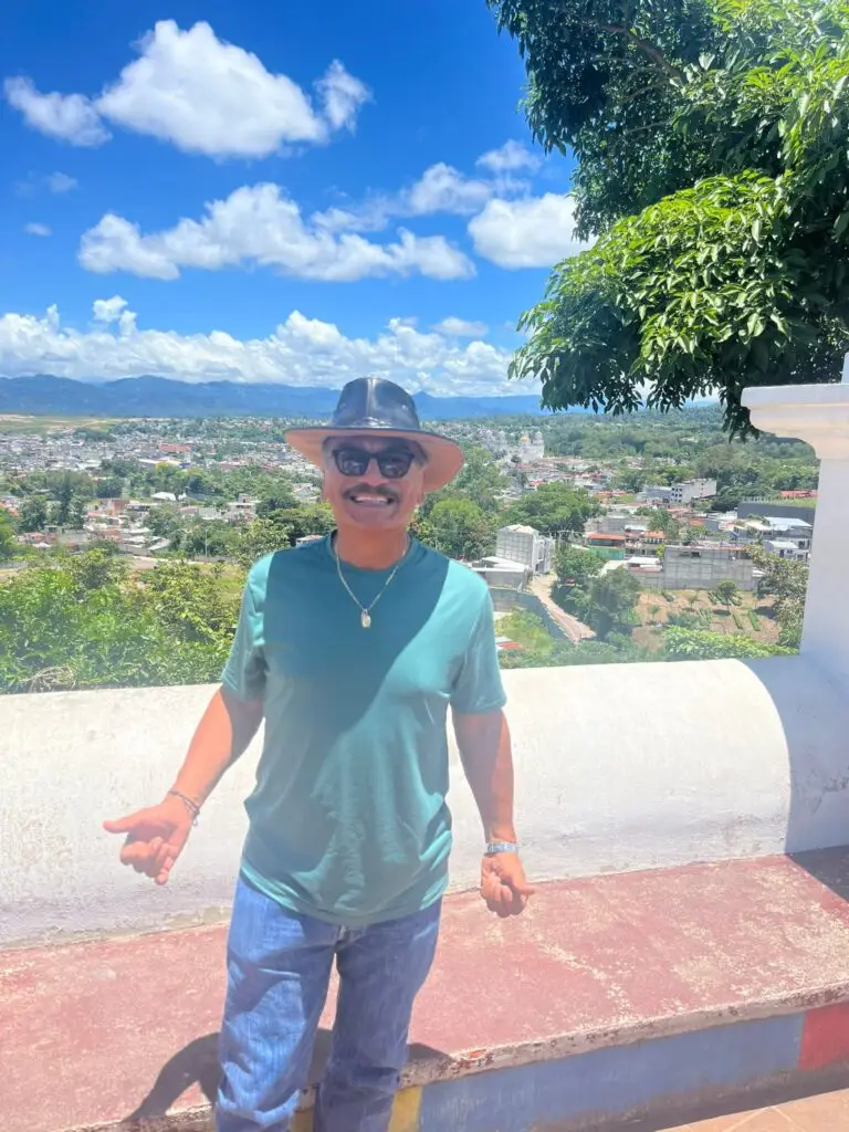 En la Capital Centroamericana de la Fe, René Corado y su familia pidieron por la paz y por el éxito de cada integrante de la familia.