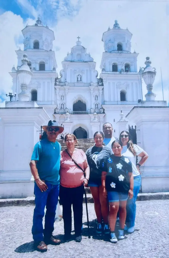 No podía faltar la foto oficial frente a la Basílica, visitada por millones de personas al año.