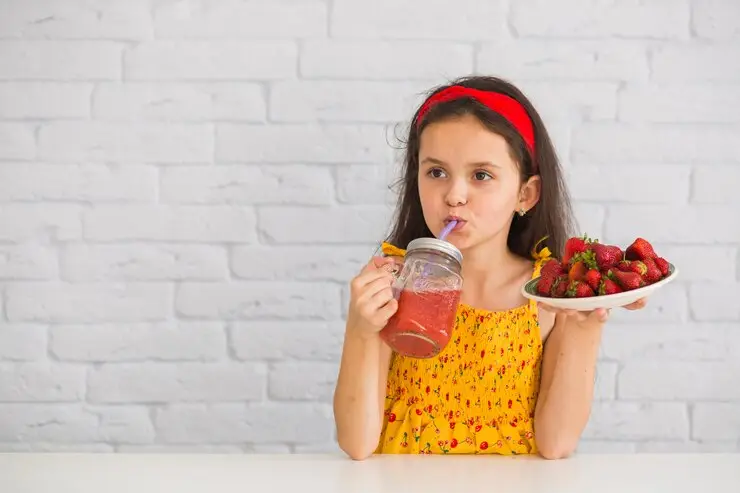 La dieta de los niños debe incluir frutas y verduras. Foto: Freepik – SoyMigrante.com – SoyMigrante.com