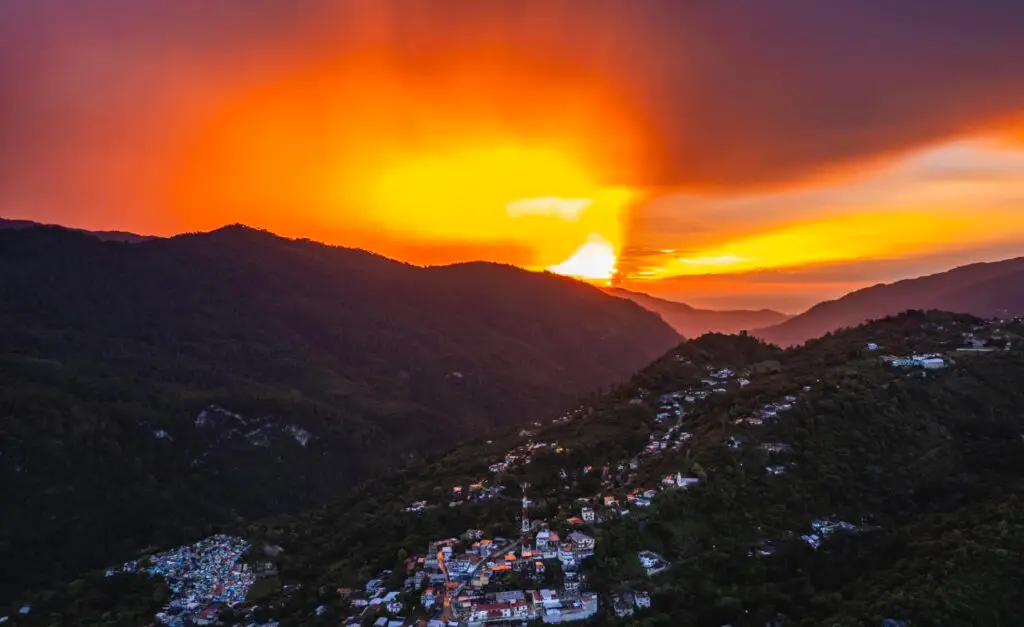 Atardecer en San Miguel Acatán, Huehuetenango. Fotografía Abel Juárez. – SoyMigrante.com – SoyMigrante.com