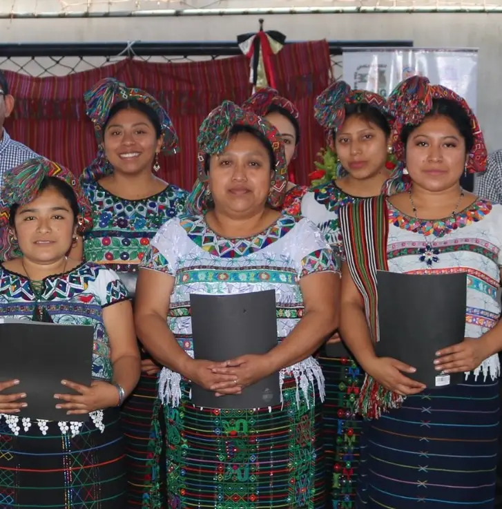 La indumentaria tradicional femenina chalchiteka desafía a las épocas y gracias a los esfuerzos de la Academia de Lenguas Mayas se valora aún más este signo cultural.