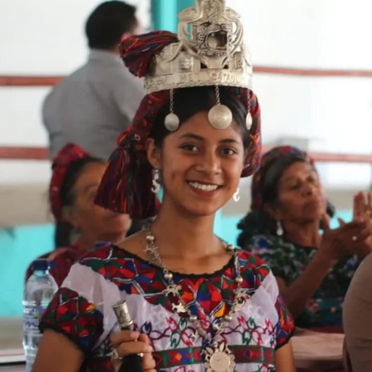 La indumentaria tradicional femenina chalchiteka desafía a las épocas y gracias a los esfuerzos de la Academia de Lenguas Mayas se valora aún más este signo cultural.