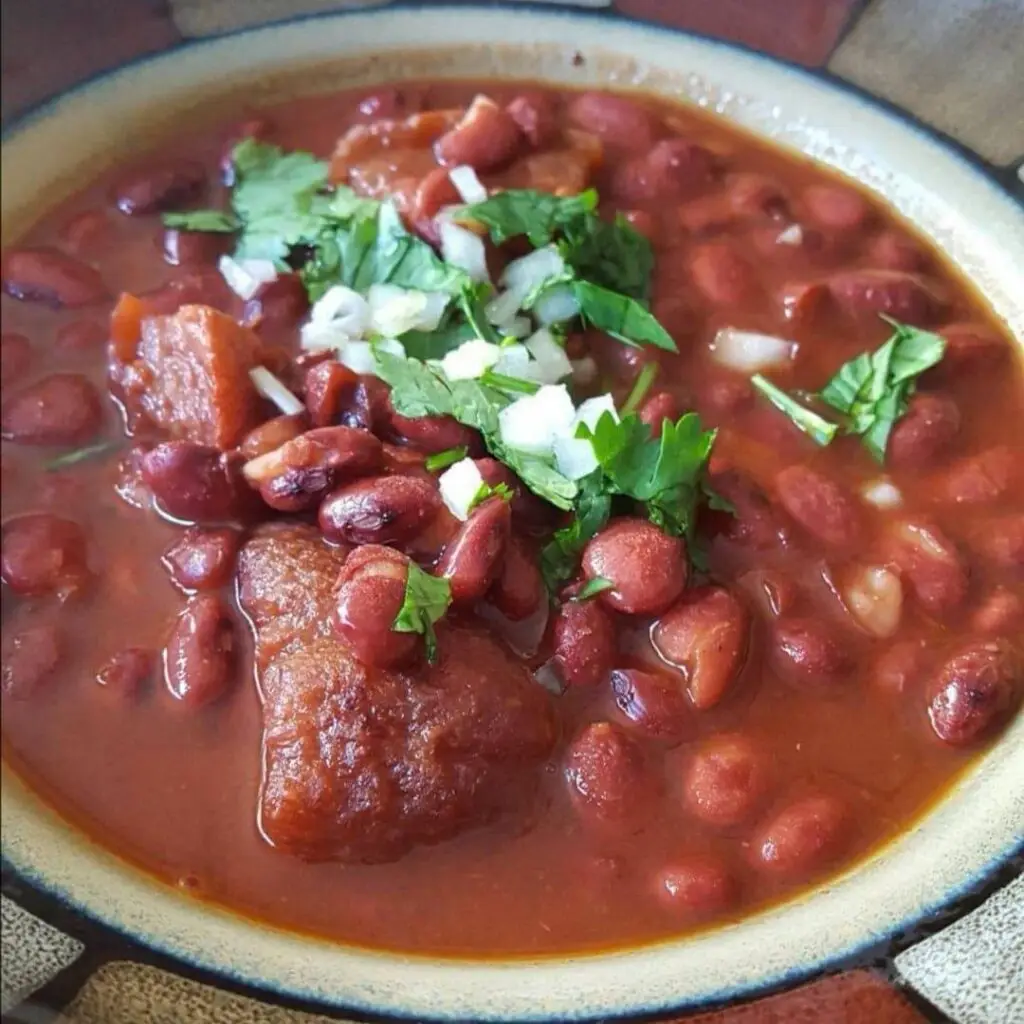 frijoles colorados con chicharron – SoyMigrante.com – SoyMigrante.com