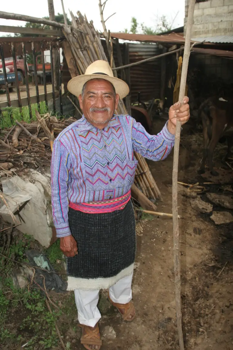 Don Bernardino Teleguario Magzul, originario de Patzún, Chimaltenango, vistió toda su vida traje maya. Falleció en 2020. Foto: Edwin Castro – SoyMigrante.com – SoyMigrante.com