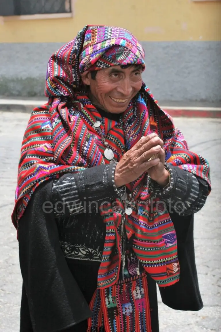 Don Pedro Om, primer alcalde de cofradía en Santa María Sololá. Foto: Edwin Castro – SoyMigrante.com – SoyMigrante.com