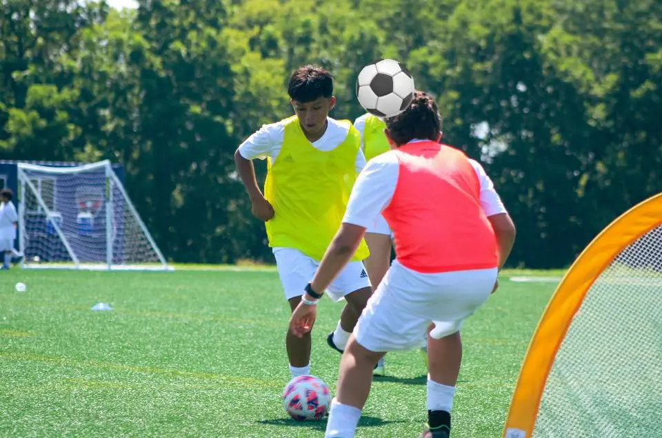 En julio 2024, Jared Solís participó en un campamento en España, en donde tuvo oportunidad de practicar con las ligas menores de equipos como el Atlético de Madrid y el Real Madrid.l – SoyMigrante.com – SoyMigrante.com