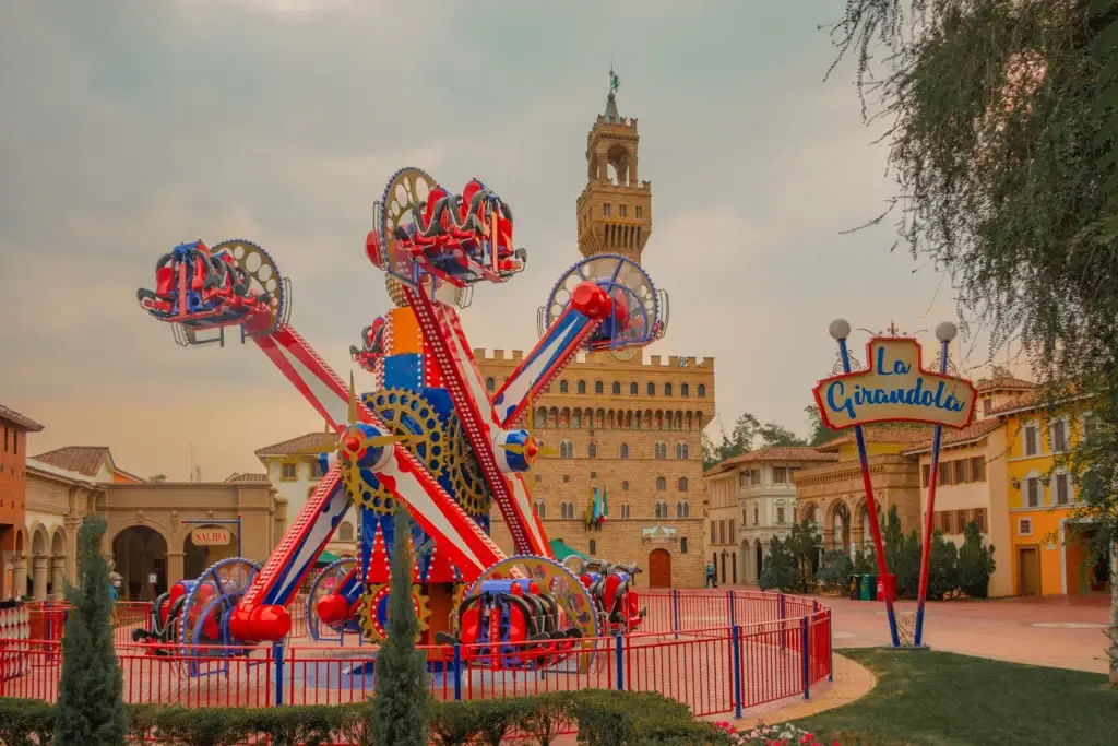 Las fachadas del parque son muy temáticas. Foto: Irtra