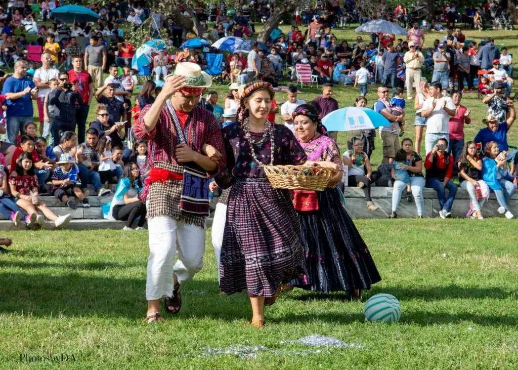 Entrar en contacto con otras culturas puede causar ansiedad pero debes aprender a contrarla. Foto: Guatemala Center en New England – SoyMigrante.com – SoyMigrante.com