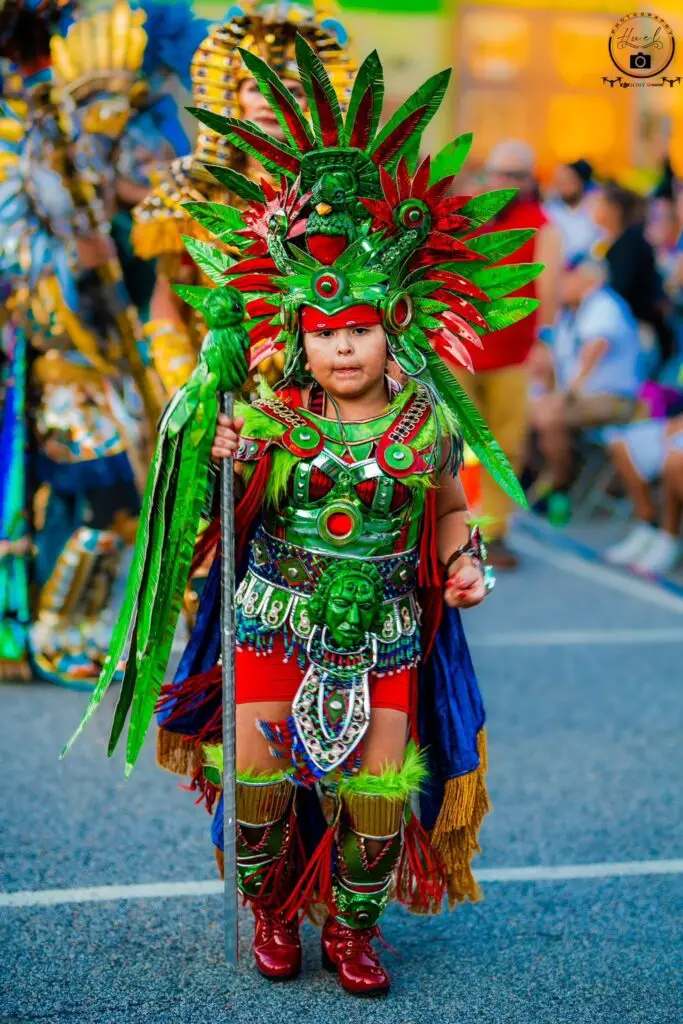 Niños hijos de migrantes guatemaltecos ya participan en el convite con todo e imaginativo disfraz. Foto Convite Guatemalteco Rhode Island – SoyMigrante.com