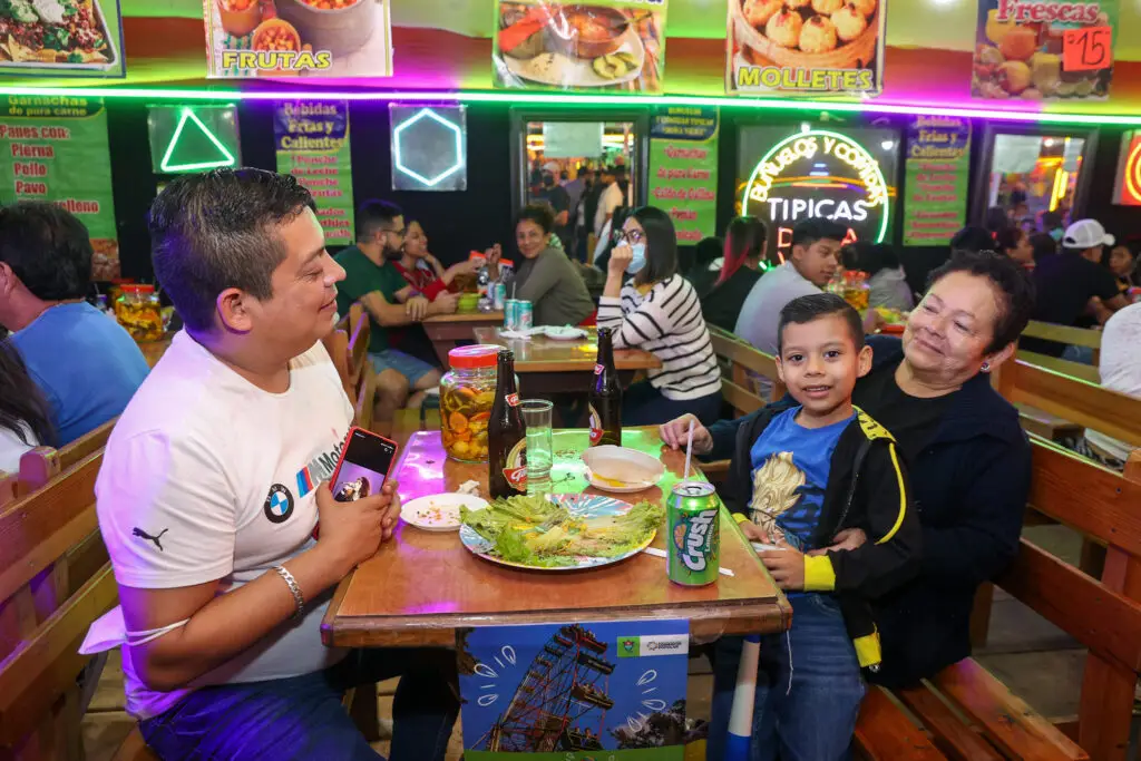 Guatemaltecos en la Feria de Jocotenango 2024. (Fotografía Oscar Rivas)