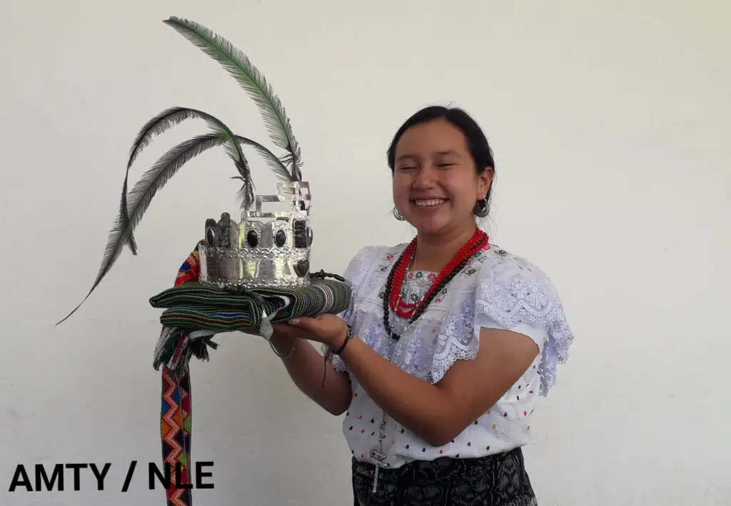 Alma Irene Mendoza, de la etnia Popti, originaria de Jacaltenango, Huehuetenango, fue electa Rabin Ajau, o Hija del Rey, en 2022. (Fotografía redes sociales Angel Martín Tax/Noticias La Esfinge) – SoyMigrante.com – SoyMigrante.com