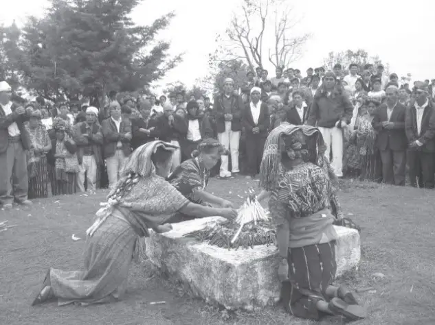 Ceremonia de Año Nuevo del pueblo Ixil 2007. Foto: Monografía pueblo Ixil – SoyMigrante.com – SoyMigrante.com