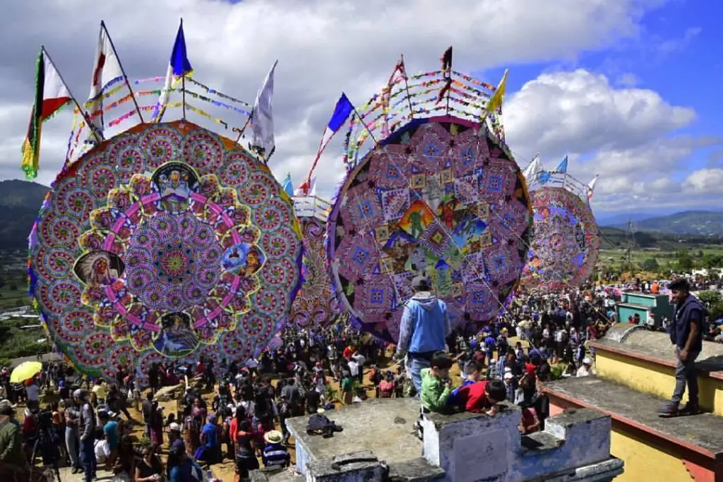 Los barriletes gigantes: una tradición de arte y espíritu – SoyMigrante.com – SoyMigrante.com