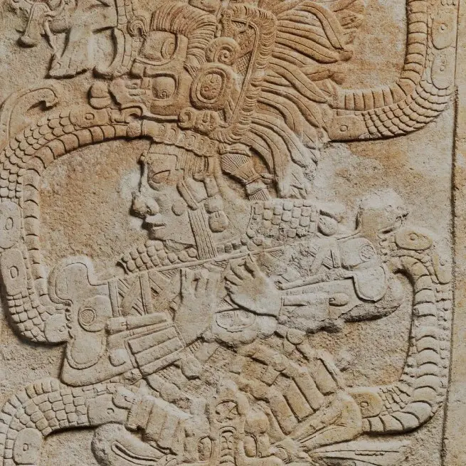 Joyas mayas migrantes: Estela de señora Ix Mutal con serpiente se conserva en museo de San Francisco