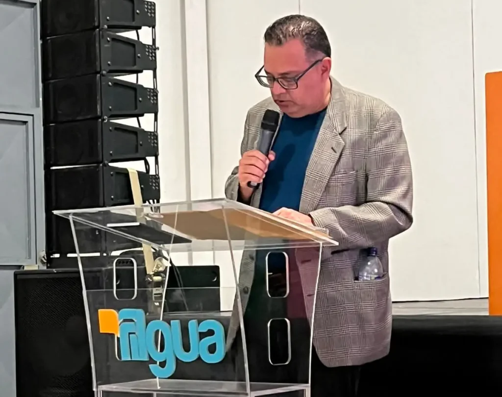 Manuel Orantes-Álvarez ha presentado sus libros en varios foros y actividades culturales. En la Feria Internacional del Libro de Guatemala 2023 presentó Historia de un Amor Expatriado. – SoyMigrante.com – SoyMigrante.com