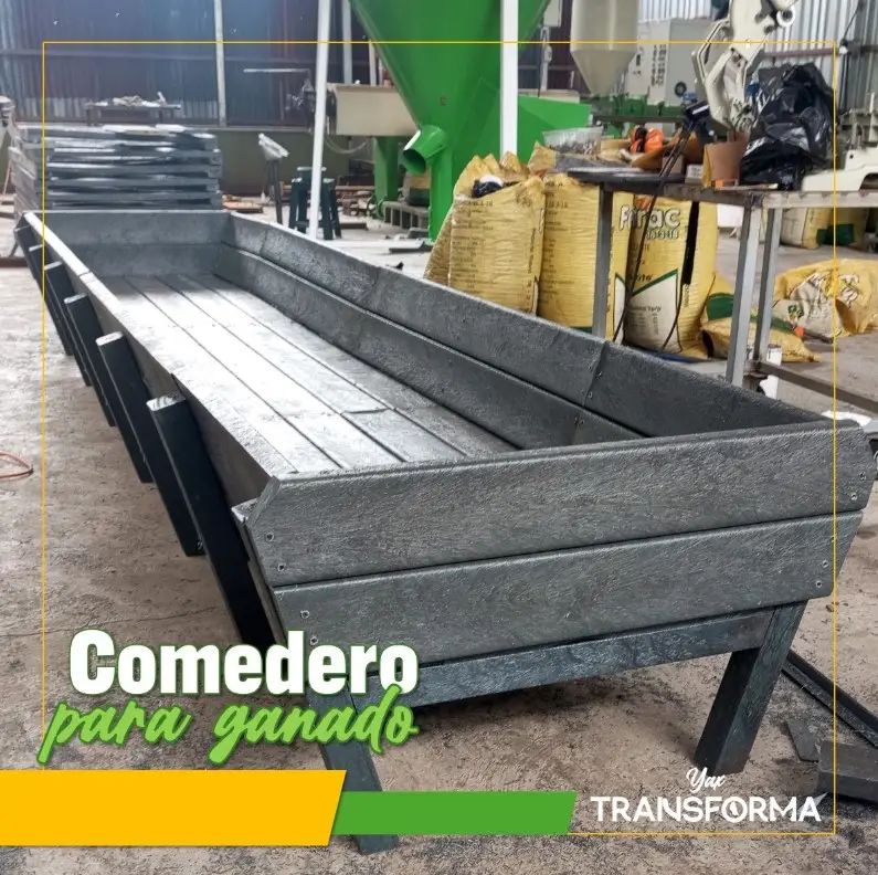 Yax Transforma es una cooperativa que colecta plásticos, limpia el medio ambiente y convierte dicho material en objetos utilitarios. Sus accesorios además reducen la tala de árboles. Es un proyecto visionario impulsado por un guatemalteco desde Jacaltenango.